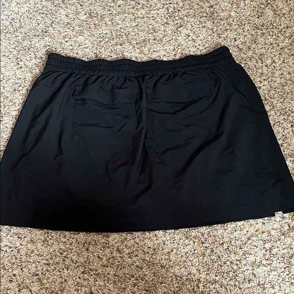 Tommy Bahama Island Zone Performance Black Mini Skort - Size Medium - Picture 9 of 14